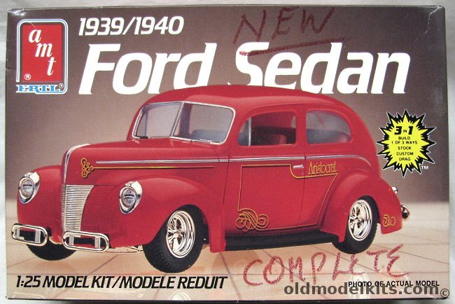 AMT 1/25 1939 / 1940 Ford Sedan - 3 In 1 Kit - Build It Stock / Custom / Drag, 6522 plastic model kit